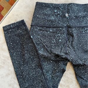 lululemon high-rise leggings, 23" inseam, blue/print (like new!)